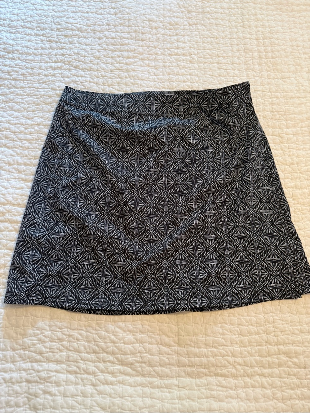 Ripskirt Hawaii Black and White Geometric wrap skirt - length 2